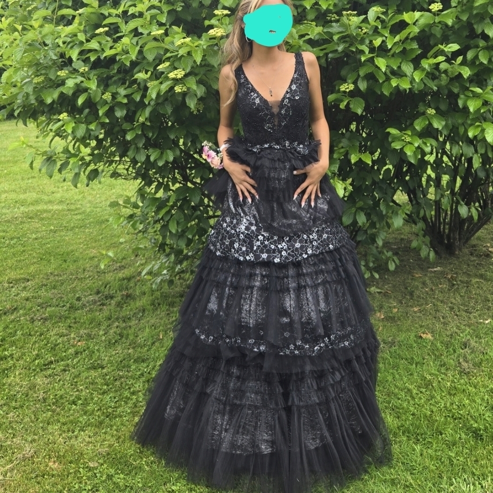 BEAUTIFUL BLACK TULLE TIERED PROM DRESS BALLGOWN